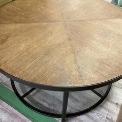 円形テーブルの画像