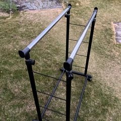 洋服をかけるハンガーラックの画像