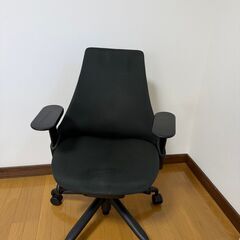 デスク環境一式 ハーマンミラー セイルチェア + FLEXISPOT 自動昇降デスク+ デスクマット + Dell 32インチ 4Kディスプレイ + コンデンサーマイク の5点セットの画像