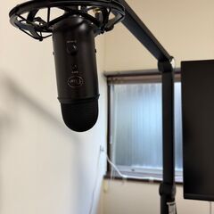 デスク環境一式 ハーマンミラー セイルチェア + FLEXISPOT 自動昇降デスク+ デスクマット + Dell 32インチ 4Kディスプレイ + コンデンサーマイク の5点セットの画像