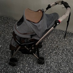 コンビ、ベビーカーの画像