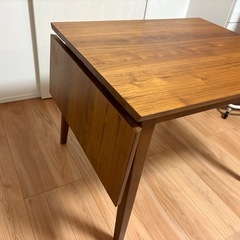 伸縮式　ダイニングテーブルの画像