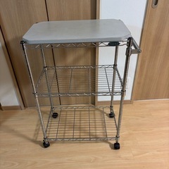 受付終了⭐️差し上げます⭐️明日11/23午前中までに取りに来れる方⭐️【アイリスオーヤマメタルラックワゴン⭐️】の画像