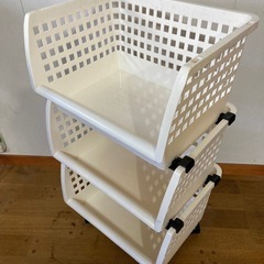 収納カゴ3段 キャスター付の画像