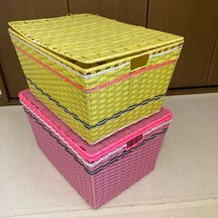 【中古/長期保管品/お引取り限定】■カラー編み込み収納ボックス（蓋つき）2個セット■ピンク＋イエロー■の画像