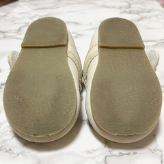 バースデイ Cottoli 靴 ベビーシューズ  白 ベージュ 女の子 13cmの画像
