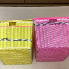 【中古/長期保管品/お引取り限定】■カラー編み込み収納ボックス（蓋つき）2個セット■ピンク＋イエロー■の画像