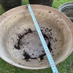 問い合わせ中、 茶色のプラスチックポットの画像