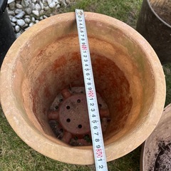 問い合わせ中、 茶色のプラスチックポットの画像