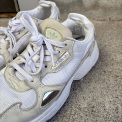 adidas FALCON ファルコン ダッドスニーカーの画像