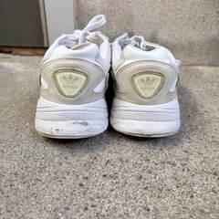 adidas FALCON ファルコン ダッドスニーカーの画像