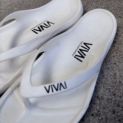 VIVAビバアイランドビーチサンダル ホワイト 27サイズの画像