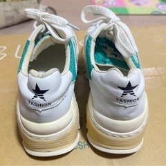 スニーカー 22cmの画像