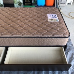 収納 LED照明 コンセント2口付き シングルベッドフレーム&シーリー高級マットレス①の画像