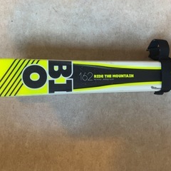 スキー板とビンディングのセットの画像