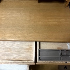 【葛飾区】お子様用　高級学習机　しっかりした木の頑丈な造り、収納沢山、学力アップ必至　☆ ジモティー　1セット限定【早い者勝ち】の画像