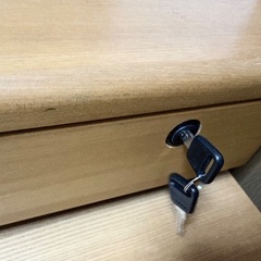 【葛飾区】お子様用　高級学習机　しっかりした木の頑丈な造り、収納沢山、学力アップ必至　☆ ジモティー　1セット限定【早い者勝ち】の画像