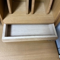 【葛飾区】お子様用　高級学習机　しっかりした木の頑丈な造り、収納沢山、学力アップ必至　☆ ジモティー　1セット限定【早い者勝ち】の画像