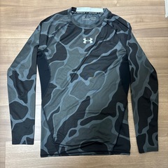 アンダーアーマー長袖シャツの画像