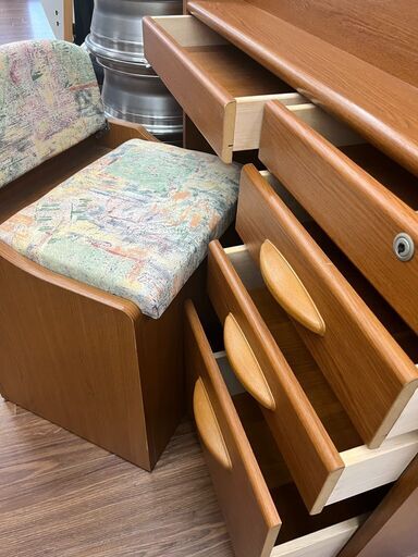 ☆店舗引き取り限定】 収納 机 デスク 勉強用 木製 家具 鍵付き