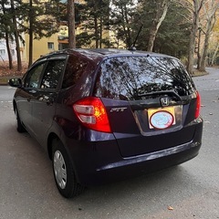 🚗✨【低走行！！美色フィット入庫✨】✨ 平成22年式 フィット Gスマートセレクション 🔹走行距離 7.9万km 🔹車検たっぷり《令和9年4月まで》 🔹GE6 / 1.3L / プレミアムディープバイオレット・パール (PB83P)の画像