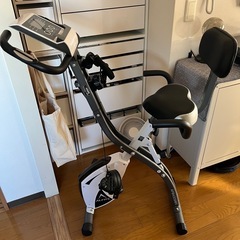 折りたたみ式エクササイズバイクの画像