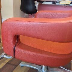 美容室のお客さんが座るイスです✨の画像