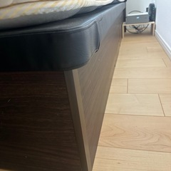 ダブルベッド跳ね上げ式収納とマットレス付きの画像