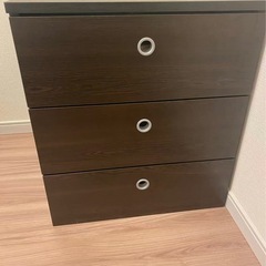 ブラウン木目調の大容量タンスの画像