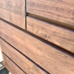 A) 大川家具 サンコウ チェスト ローチェスト タンス 箪笥 整理タンス 収納 アルダー材 天然木 木製 4段 幅80cm ダークブラウン 茶色 ティアラ 北欧 モダン シンプル 日本製 国産 衣類収納 大川産 整理箪笥の画像