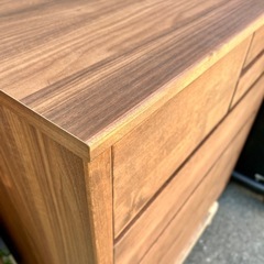 A) 大川家具 サンコウ チェスト ローチェスト タンス 箪笥 整理タンス 収納 アルダー材 天然木 木製 4段 幅80cm ダークブラウン 茶色 ティアラ 北欧 モダン シンプル 日本製 国産 衣類収納 大川産 整理箪笥の画像