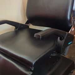 美容室のシャンプー台のイスになります。の画像
