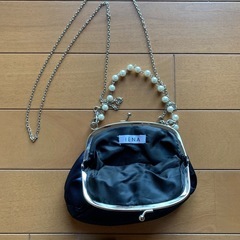 パール付きポーチの画像