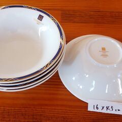 ジバンシィ　GIVENCHY　サラダボウル？５枚と四角いお皿６枚　まとめての画像