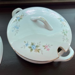 お皿とスープ用器【NARUMI】の画像