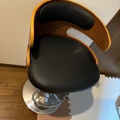 ハイチェア2脚の画像