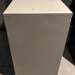 スチール引き戸収納棚の画像