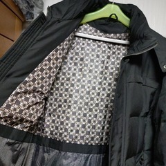 【超美品】オシャレなダウンジャケット　幾何学模様の画像