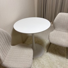 テーブルチェアセットの画像
