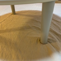 ホワイト円形ローテーブルの画像