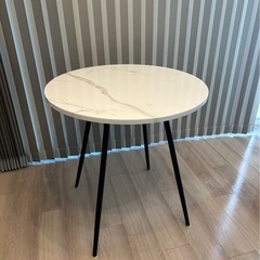 ダイニングテーブル
の画像