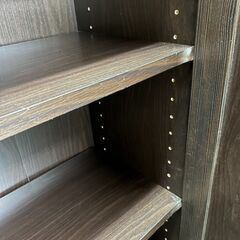 キャビネット　木製　中は棚２段で高さも変えられますの画像