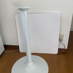 【譲ります】テーブル（白・正方形）の画像