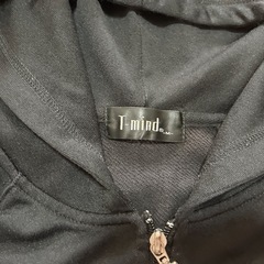 パーカー　ブラック　可愛いビーズの画像