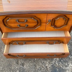 M1122708N 宮城県 引き取り ドレッサー フラミンゴ 鏡台 アンティーク調 洋室 インテリア 一面鏡 チーク柾 当時物 中古品 現状品の画像