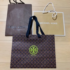 ブランドのショップ袋や箱の画像