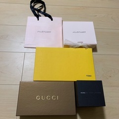 ブランドのショップ袋や箱の画像