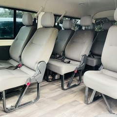 10人乗りハイエースの画像