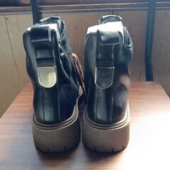 新品 22cm レディース ブーツ ブラック 厚底 シューズ サイドゴア 識別番号:【B141-S】の画像