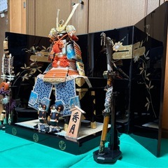 五月人形と兜飾りの画像